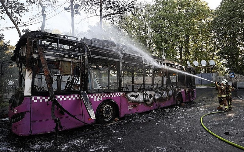 Sarıyer'de park halindeki otobüste yangın