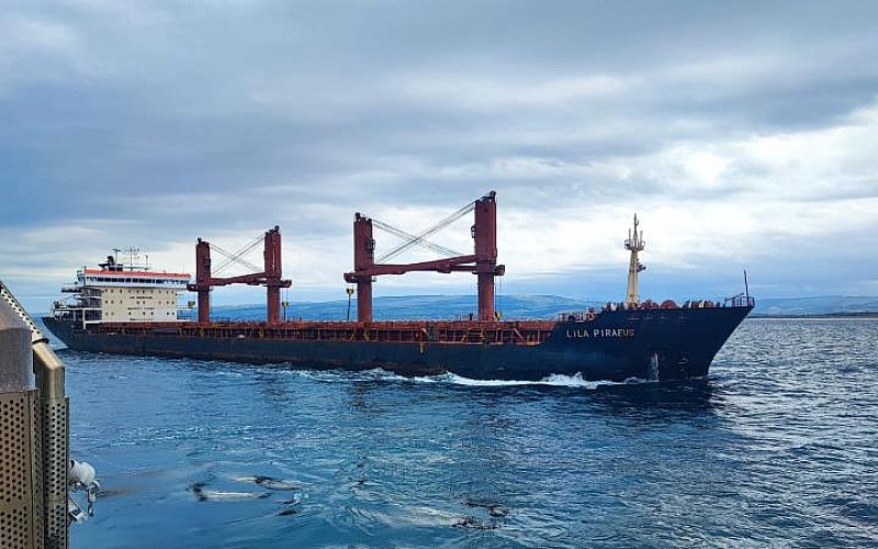 Çanakkale Boğazı'nda makine arızası yapan gemi kurtarıldı