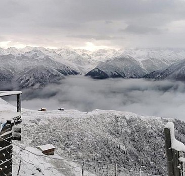 Rize ve Ardahan'da kar yağışı etkili oldu