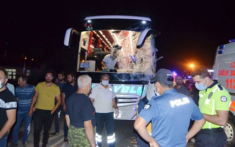 Aksaray'da otobüs ile minibüs çarpıştı: 12 yaralı