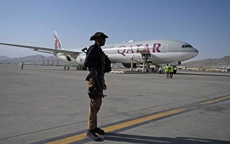 Afganistan'dan 230 kişi Katar Havayolları'na ait uçakla tahliye ediliyor