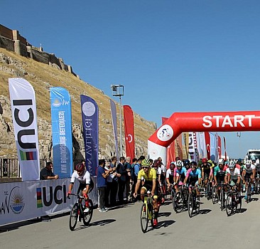 Van'da "Tour of Van" uluslararası bisiklet yarışı başladı
