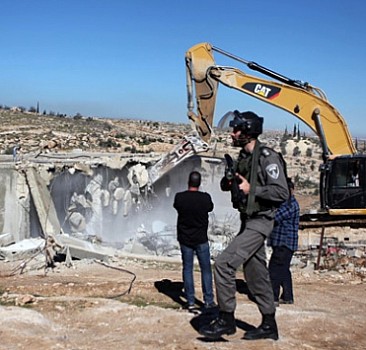 Terör devleti Filistinlilere ait bir evi daha yıktı