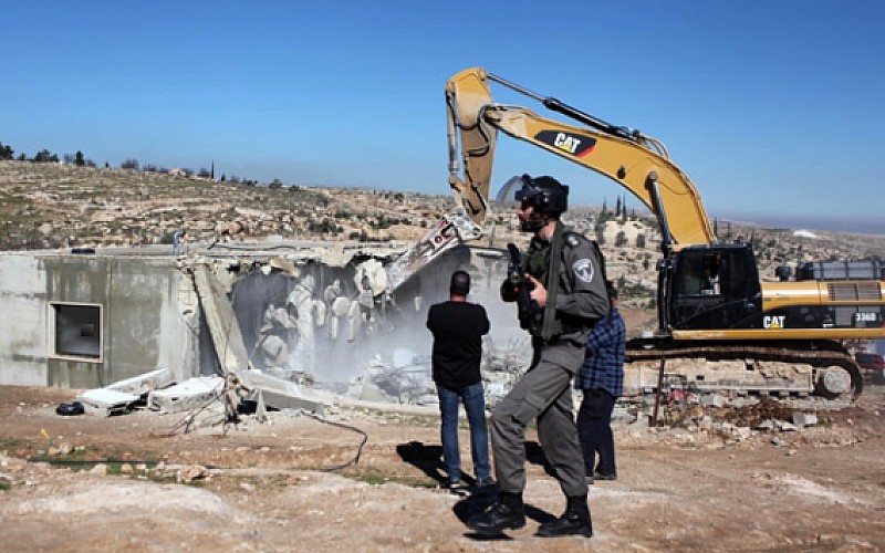 Terör devleti Filistinlilere ait bir evi daha yıktı