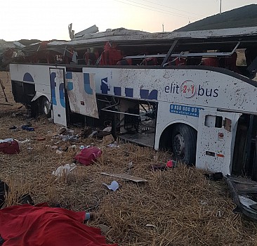 Balıkesir'de yolcu otobüsünün devrilmesi sonucu 14 kişi öldü, 18 kişi yaralandı