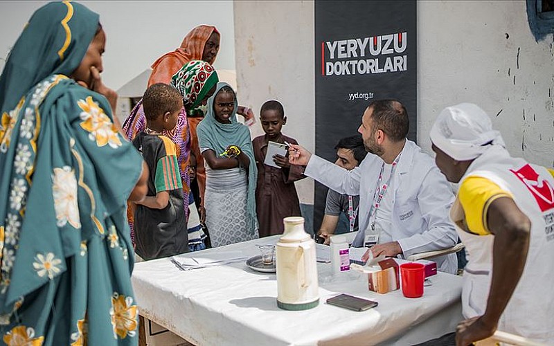 Yeryüzü Doktorları Derneğinin gönüllü sağlık ekibi Somali'ye gitti
