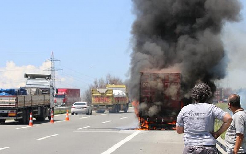 Anadolu Otoyolu'nda tır yangını ulaşımı aksattı
