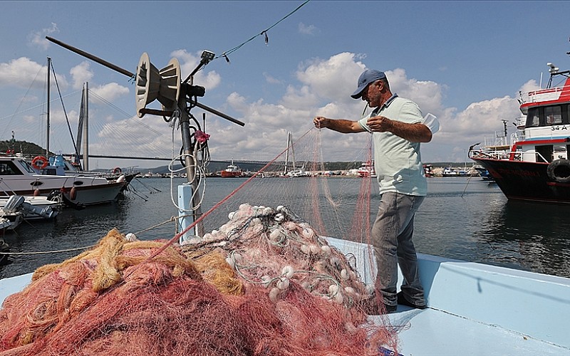 İstanbullu balıkçılar 'vira bismillah' demek için gün sayıyor