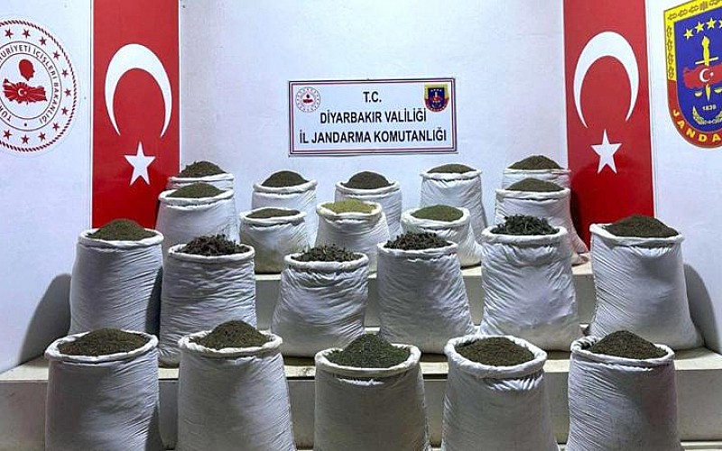 Diyarbakır'da 1 ton 148 kilogram esrar ve 606 kök Hint keneviri ele geçirildi