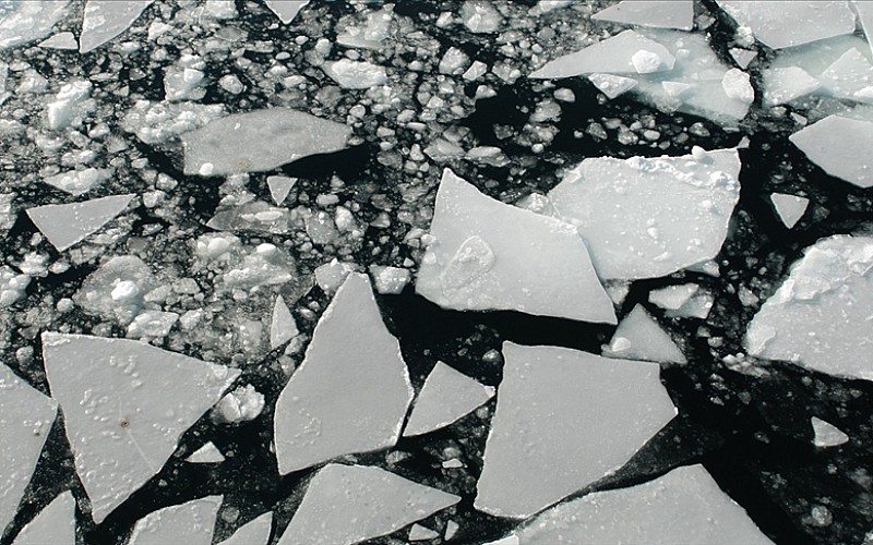 İsveç'te donmuş gölde buzun kırılması sonucu suya düşen 4 kişi boğuldu