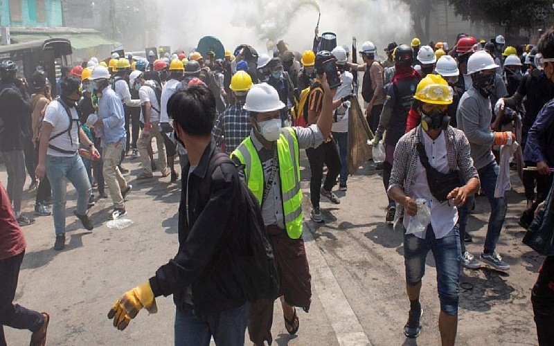 Myanmar'daki protestolarda 12 kişi ölü daha