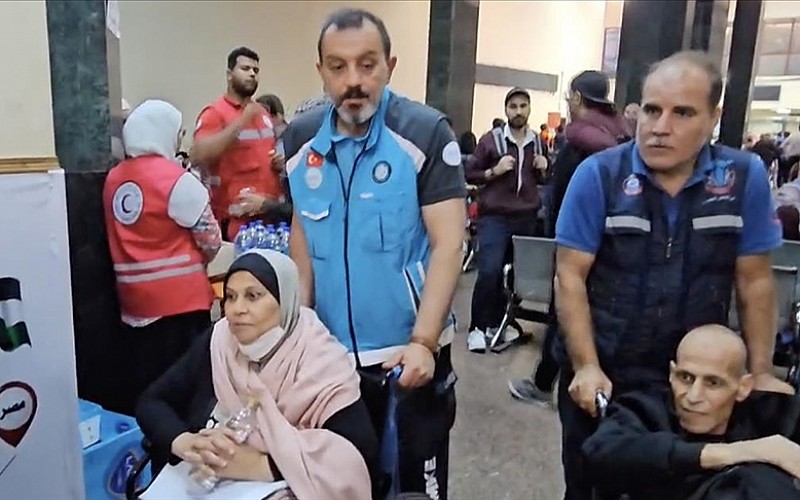 Gazzeli hastalar Türkiye'ye getirilmek için hazır
