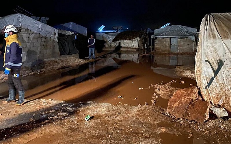 50 bin sivilin çadırı sular altında kaldı