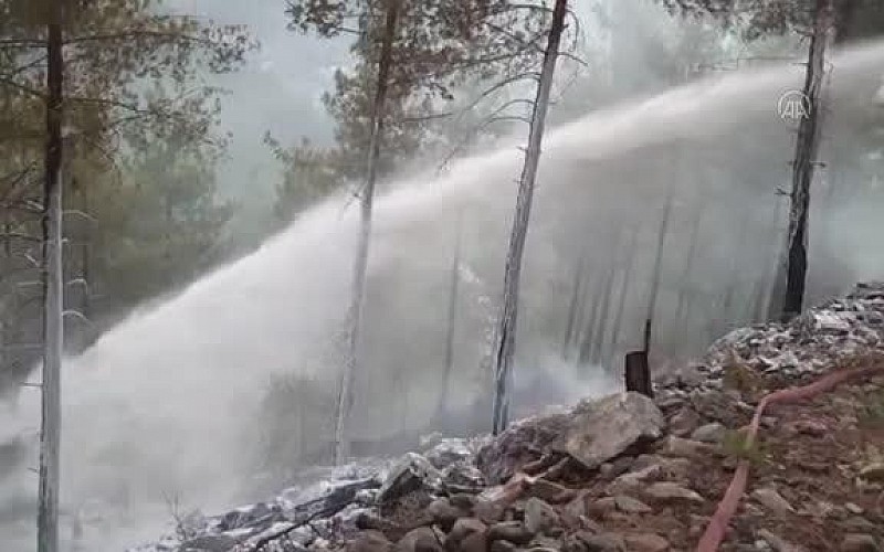 Adana Feke'de çıkan orman yangınına müdahale ediliyor