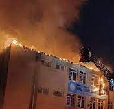 Gaziantep'te okulun çatısında çıkan yangın söndürüldü