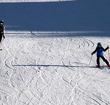 Kayak merkezlerinde en fazla kar kalınlığı 58 santimetreyle Palandöken'de ölçüldü
