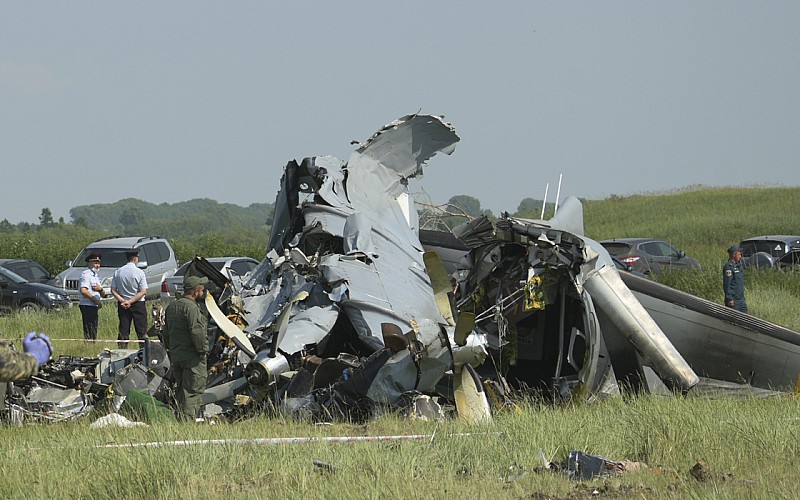 Rusya'da kargo uçağının düşmesi sonucu 2 kişi öldü