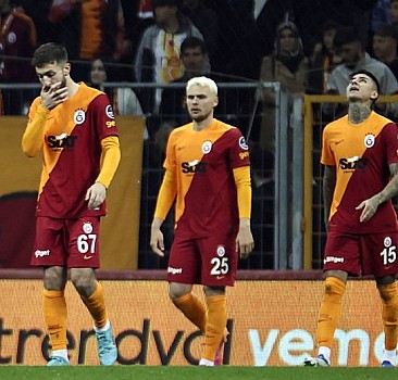 Galatasaray sahasında yıkıldı