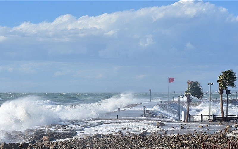 Doğu Karadeniz ile Batı Akdeniz'de fırtına uyarısı