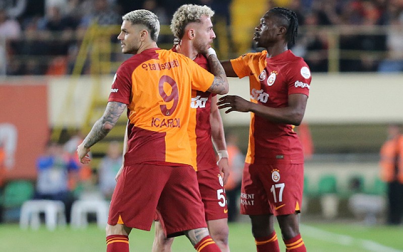 Lider Galatasaray'dan "Rekorlar gecesi"nde şampiyonluk yolunda kritik galibiyet