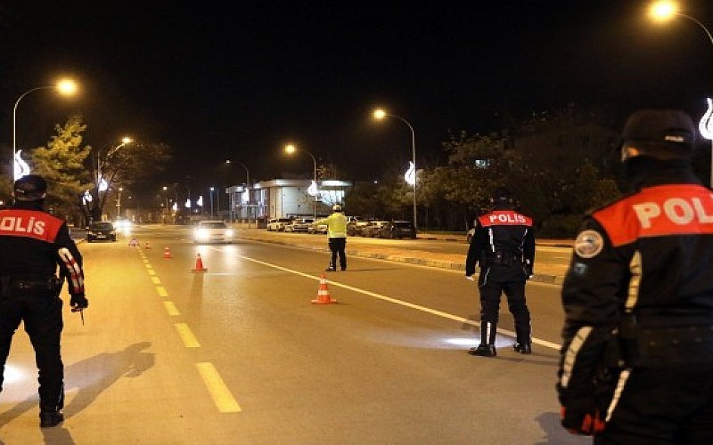 Antalya'da sokağa çıkma kısıtlamasına uymayan 408 kişiye ceza kesildi