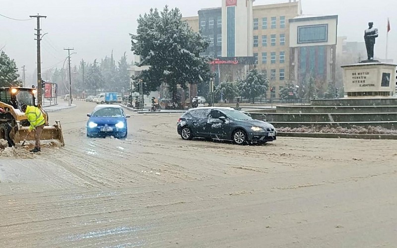 Isparta ve Burdur'da kar yağışı başladı