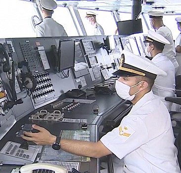 TCG Alemdar personeli bayramı gemide karşıladı