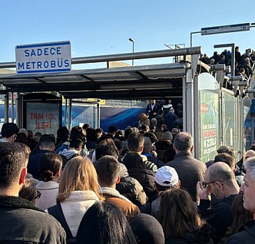 Altunizade'de metrobüs arızası nedeniyle yoğunluk