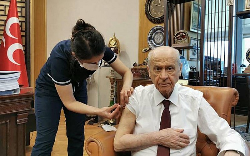 MHP lideri Devlet Bahçeli aşı yaptırdı