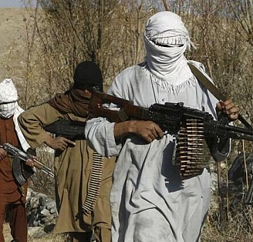 Afganistan'da Taliban 4 sivili öldürdü