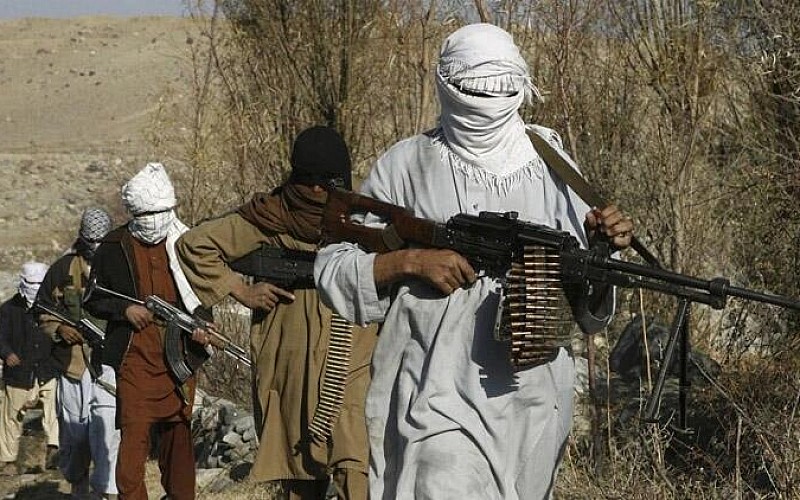 Afganistan'da Taliban 4 sivili öldürdü