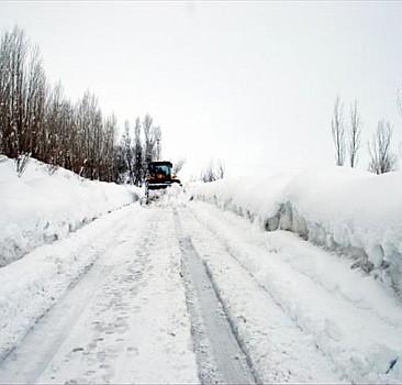 Kars'ta kar yağışıyla köyler beyaza büründü