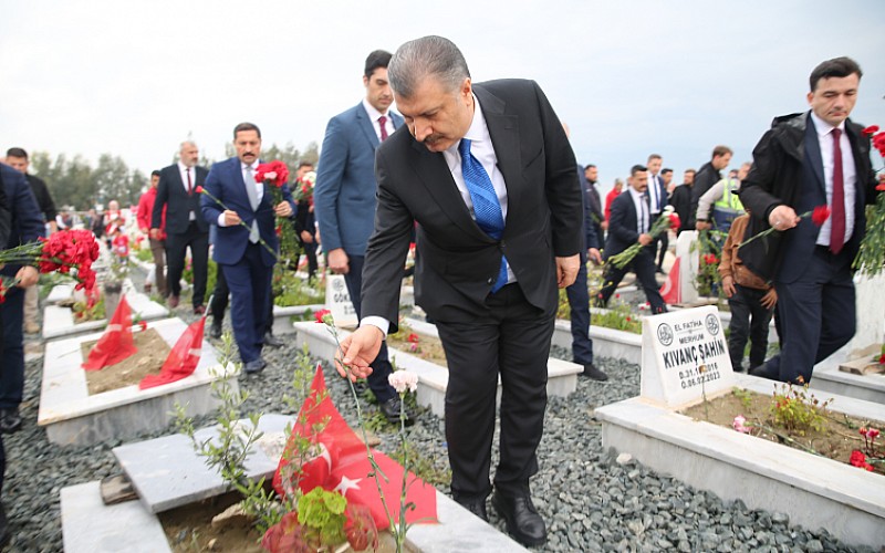 Sağlık Bakanı Fahrettin Koca, Hatay'da mezarlık ziyareti sonrası konuştu