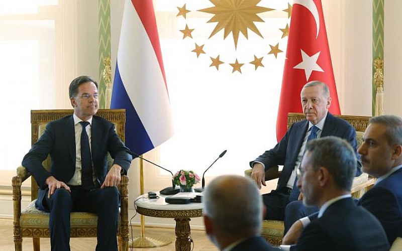 Hollanda Başbakanı'ndan Türkiye'ye övgü