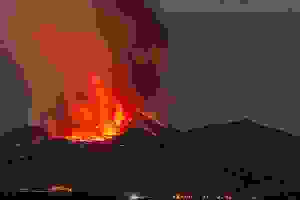 Etna Yanardağı lav püskürttü