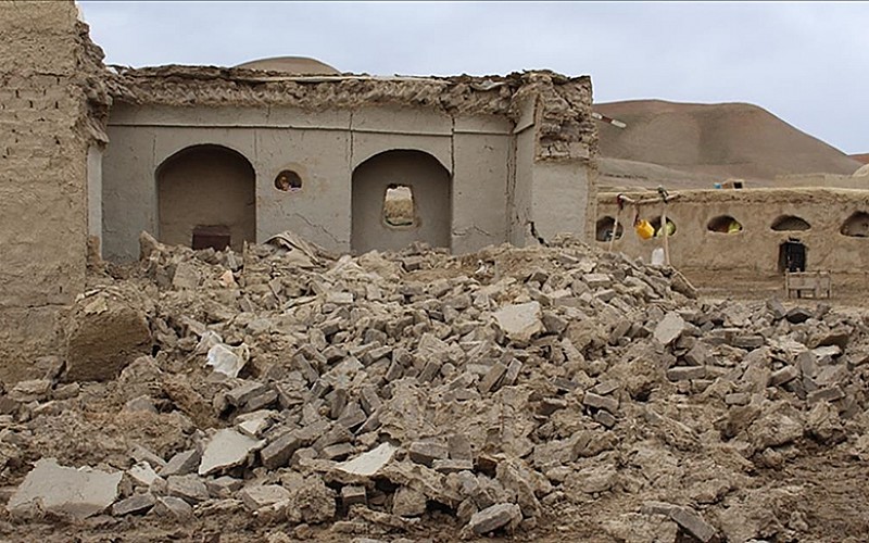 Afganistan'da deprem! 920 kişi öldü