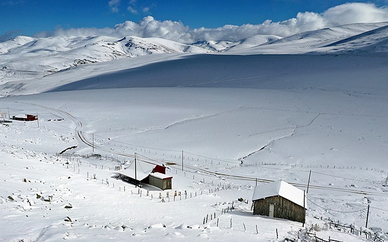 Trabzon'un yüksek kesimlerinde kar etkili oldu