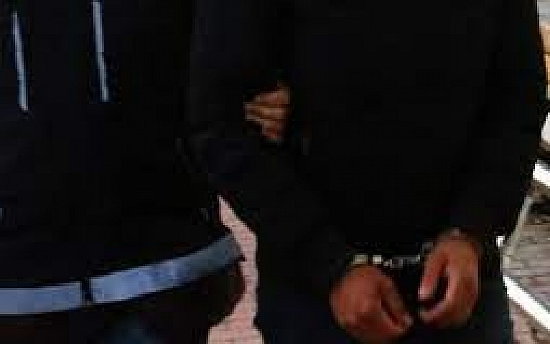 Konya'da gurbetçinin çantasından para çaldığı öne sürülen 5 zanlı Afyonkarahisar'da yakalandı