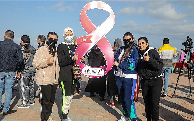 Gazze'de kadınlar Dünya Kadınlar Günü'nde 'Kendinden Emin Adımlar' sloganıyla yürüdü
