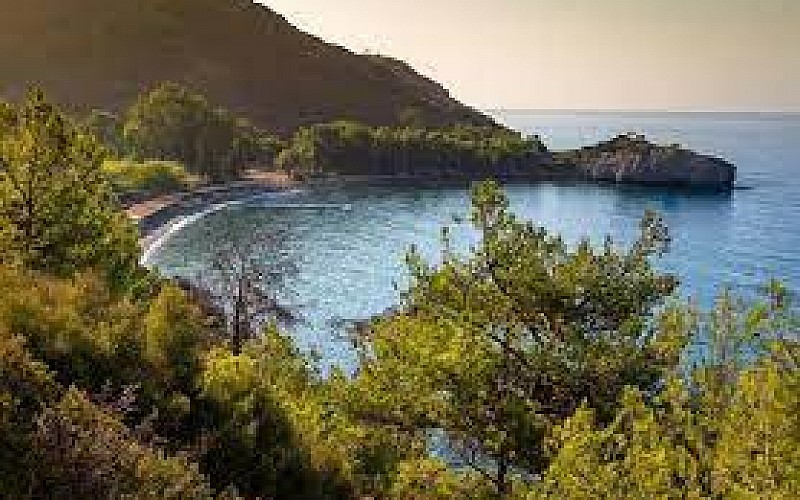 Ege ile Akdeniz'in buluştuğu Datça, bayramda nüfusunun dört katı turist ağırlıyor