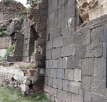 Diyarbakır'daki Amida Höyük'te Artuklu Sarayı'nın doğu surlarının temeli ortaya çıkarılacak