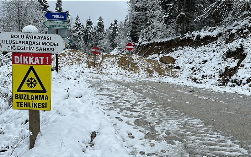 Bolu-Yedigöller yolu kar ve buzlanma nedeniyle kapatıldı