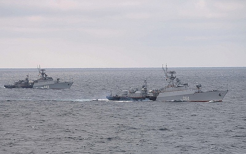 Çin ve Rus savaş gemileri Tsugaru Boğazı'ndan geçiş yaptı