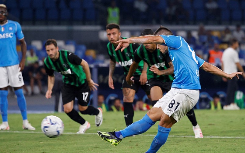 Serie A'da son şampiyon Napoli, Sassuolo'yu 2 golle geçti