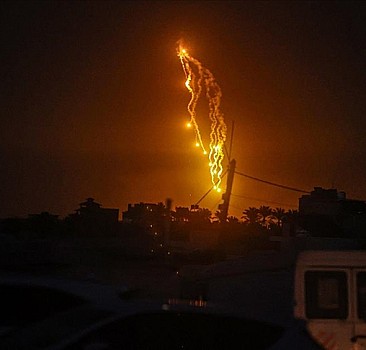 İsrail, Gazze Şeridi'ni gece boyunca yoğun şekilde bombaladı