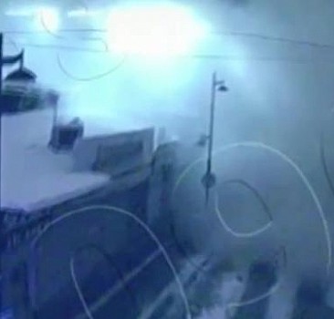 Malatya'da depremin ilk anları güvenlik kameraları ve polis telsizinde