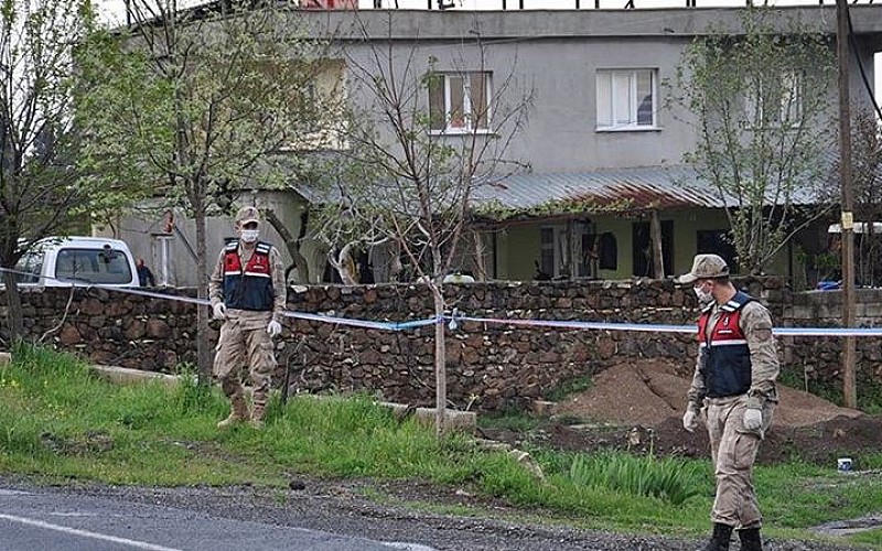 Kovid-19 nedeniyle 4 ev karantinaya alındı