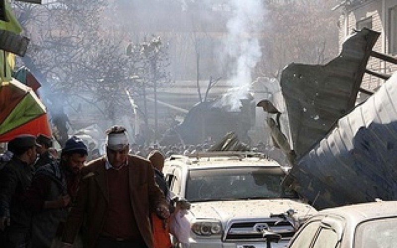 Kabil'de doktorları taşıyan araca bombalı saldırı: 1 ölü