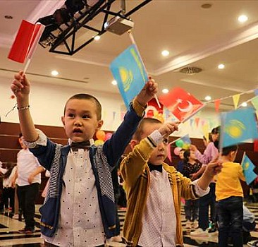 Kazakistan'da 23 Nisan coşkuyla kutlandı