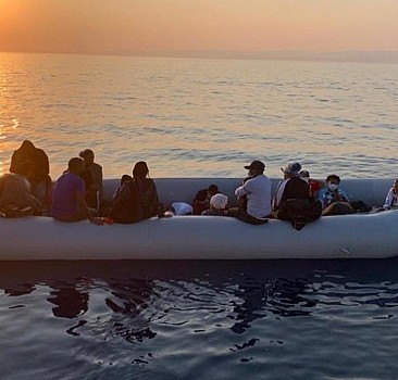 Çanakkale'de botları sürüklenen yabancı uyrukluları, sahil güvenlik kurtardı